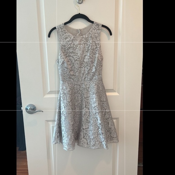 Alice + Olivia Lace Open Back Dress - Picture 3 of 16